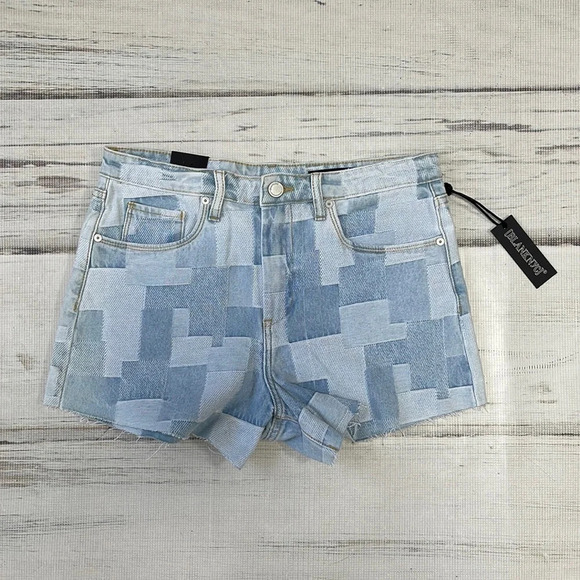 Blank NYC Shorts NWT The Barrow Shorts Patchwork Denim Blue Size 25 - Picture 3 of 9